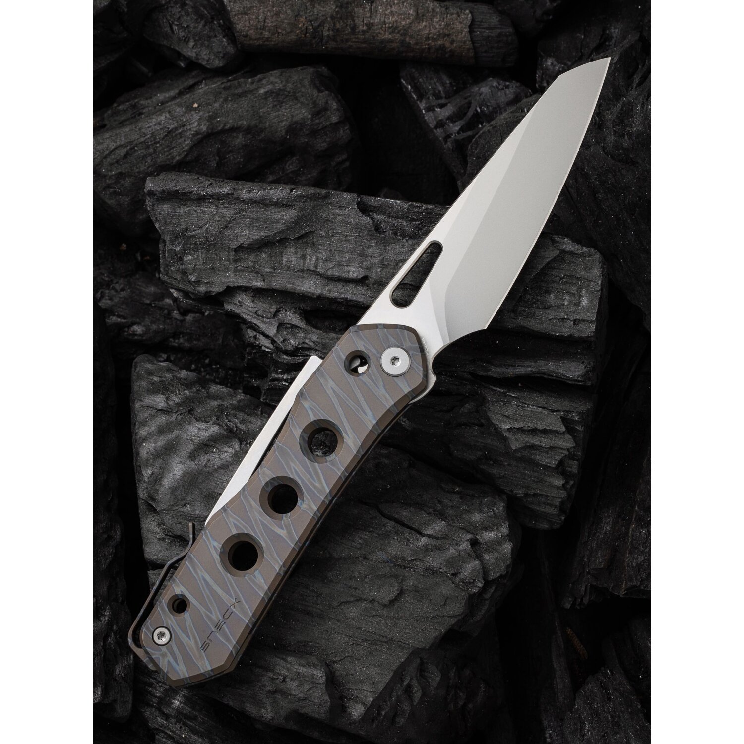 we-knife-vision-r-cpm-20cv-stahl-titan-tiger-stripe-pattern-flamed_2